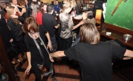 River pub pleše kako DJ Alen Tibljaš svira