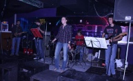 Midinght rain band okupao diskoteku Magnus