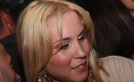 Ne zna se tko pije, a tko plaća - Pommery bar