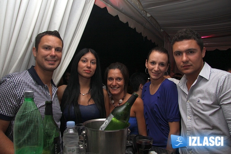 Gužva u Casanova Beach baru