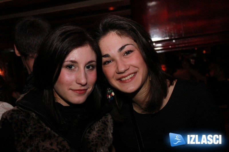 Sređene cure okupirale Capitano bar