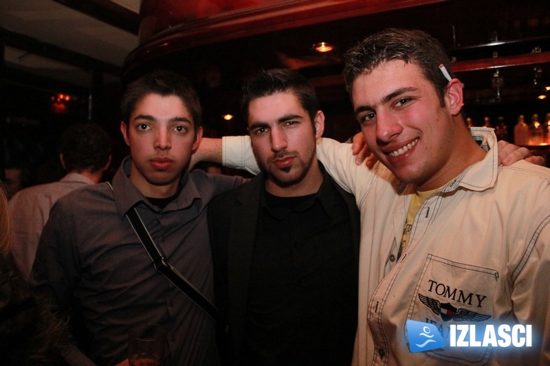 Sređene cure okupirale Capitano bar