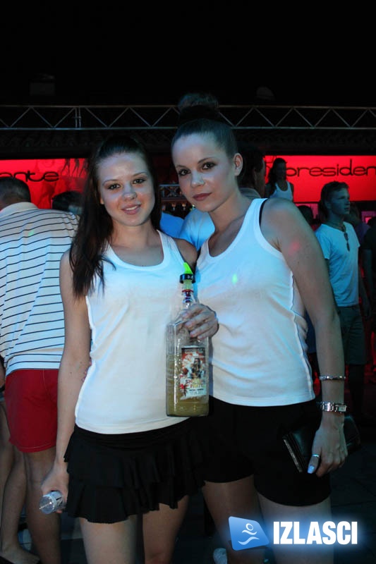 Wet T-Shirt party u Monvi centru