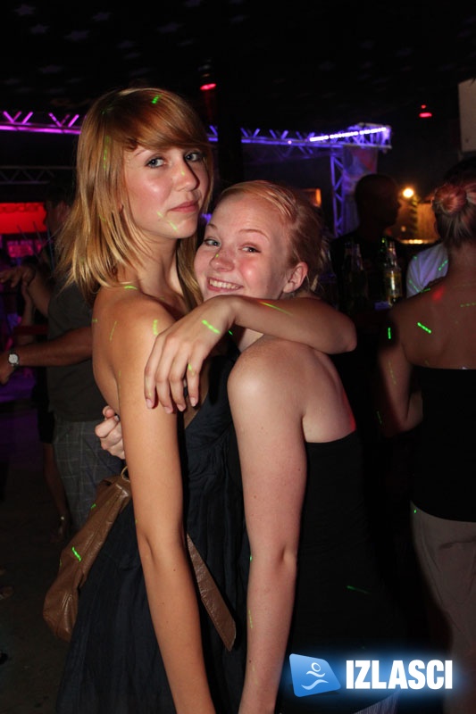 Wet T-Shirt party u Monvi centru