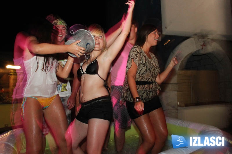 Wet T-Shirt party u Monvi centru