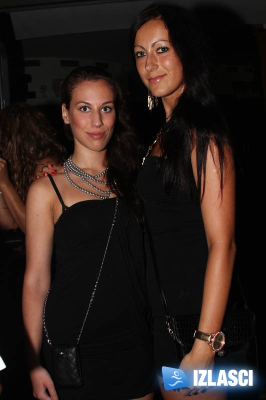 Zagrijavanje za koncert Dine Merlina u Hemingway baru