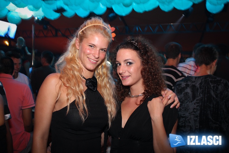 DJ Inis & MC Yasmeen raspalili po Pietas Juliji