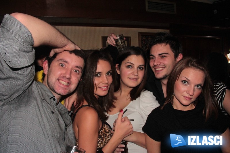Apsolutno dobar party u Phanas pubu