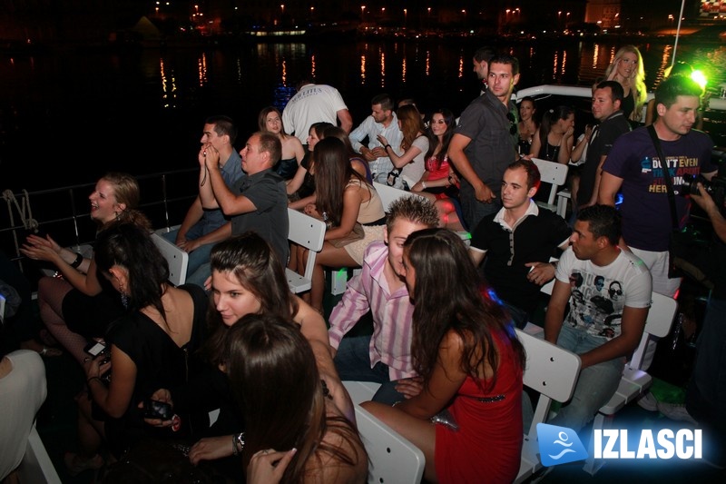 Party na brodu kluba Boa