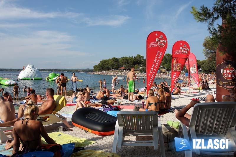 Pacino beach bar ljulja se u dobrom ritmu