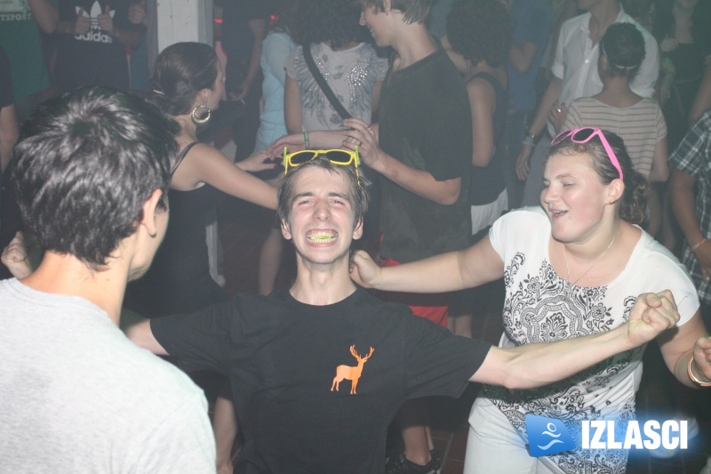 Wet T-Shirt ludnica u klubu El Presidente