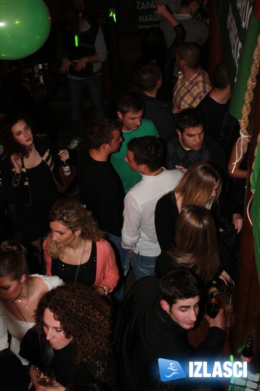 Heiniken party razveselio prepuni Phanas pub 