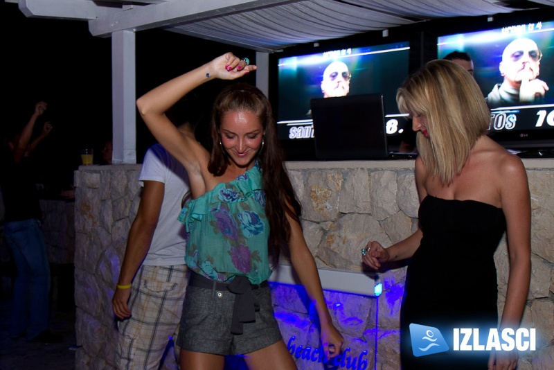 Pjena party u Santos beach clubu