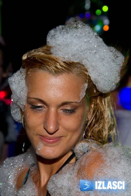 Pjena party u Santos beach clubu
