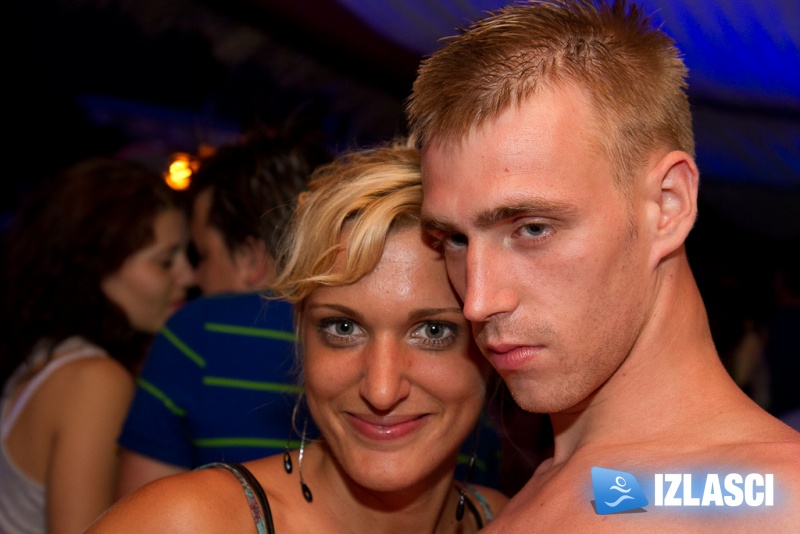 Pjena party u Santos beach clubu