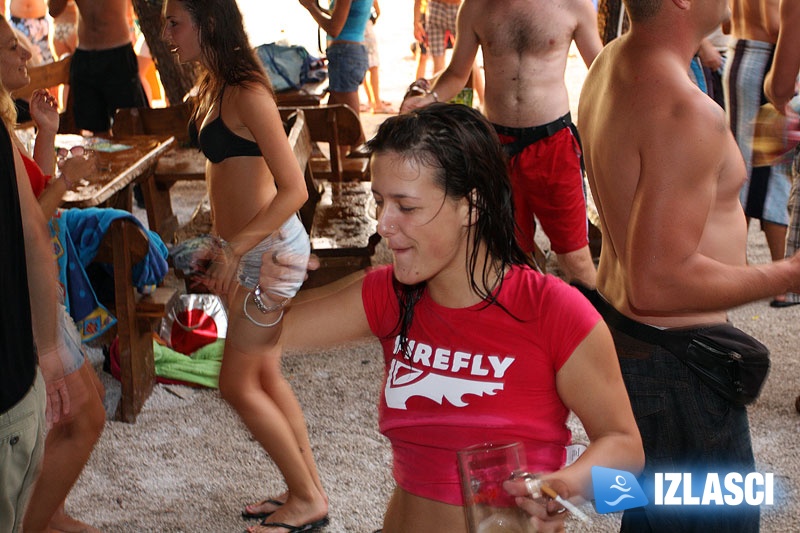 Niti iznenadni ljetni pljusak nije pokvario odličan provod u Beach Baru Pacino