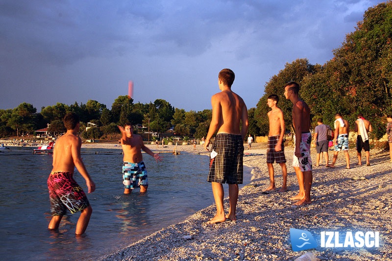 Niti iznenadni ljetni pljusak nije pokvario odličan provod u Beach Baru Pacino