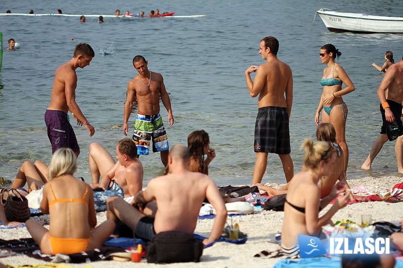 Niti iznenadni ljetni pljusak nije pokvario odličan provod u Beach Baru Pacino