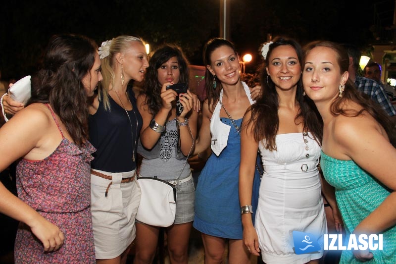 Dečki iz L'Amour banda raspjevali Balustradu
