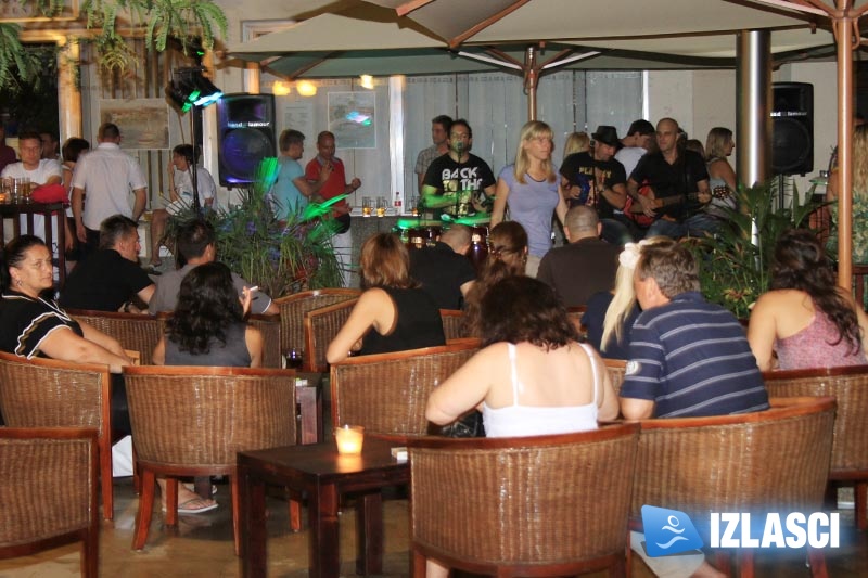 Dečki iz L'Amour banda raspjevali Balustradu