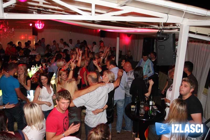 Extra Robi & Prco otpjevali hitove u Casanovi