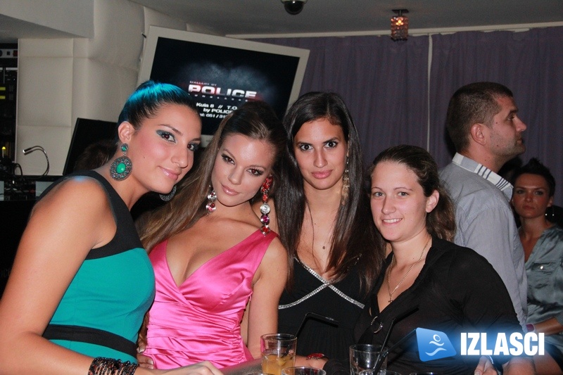 Otvorenje sezone uz DJ Vitktoriu Metzker i predstavljane novih vozila Taxi Cammea - Club Boa