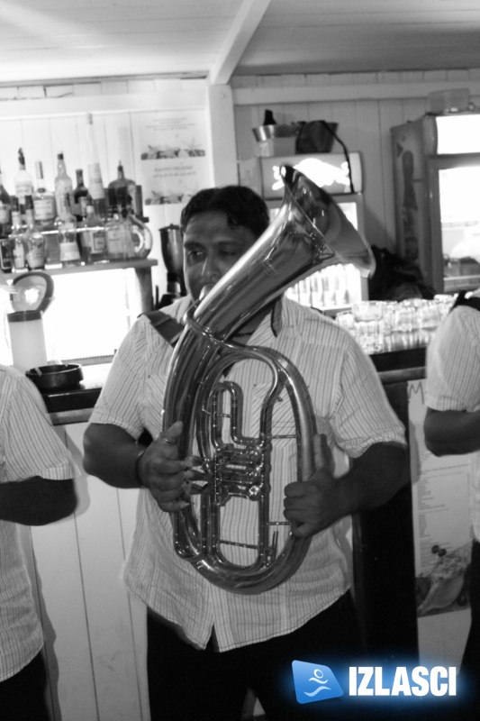 Bojan Ristić brass band rasplesao Macumba Beach bar