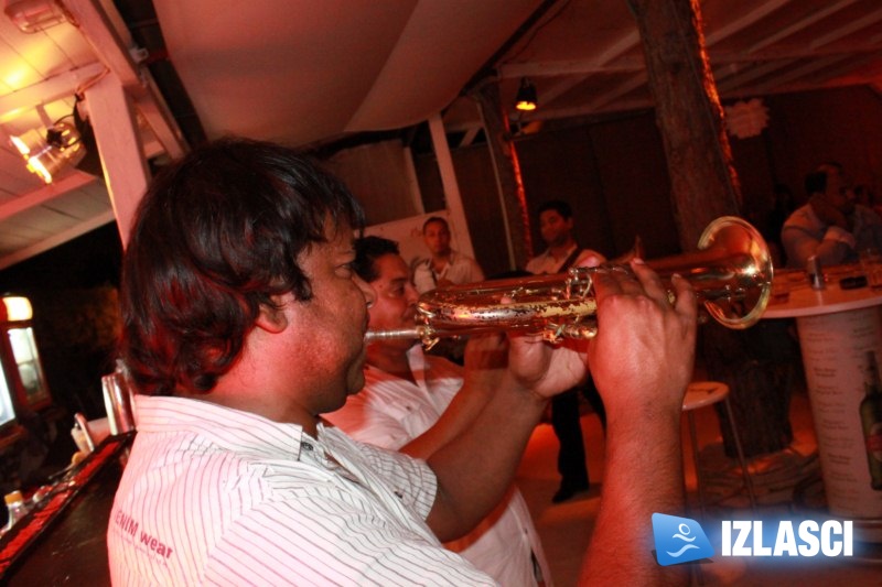 Bojan Ristić brass band rasplesao Macumba Beach bar