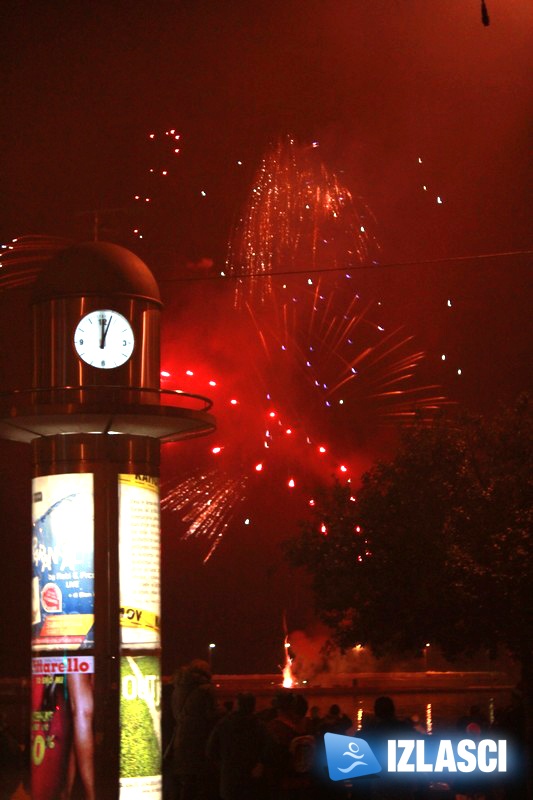 3, 2, 1,... Sretna Nova 2011. godina! Ludnica u Capitano baru