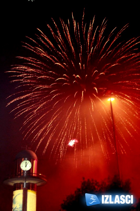 3, 2, 1,... Sretna Nova 2011. godina! Ludnica u Capitano baru