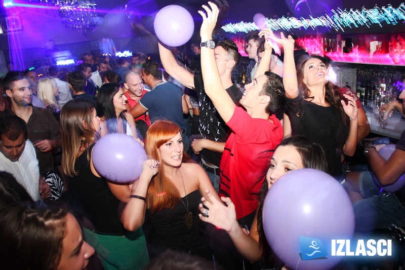 Dok Mystique luduje, Ivana Paris sa curama slavi u VIPu rođendan