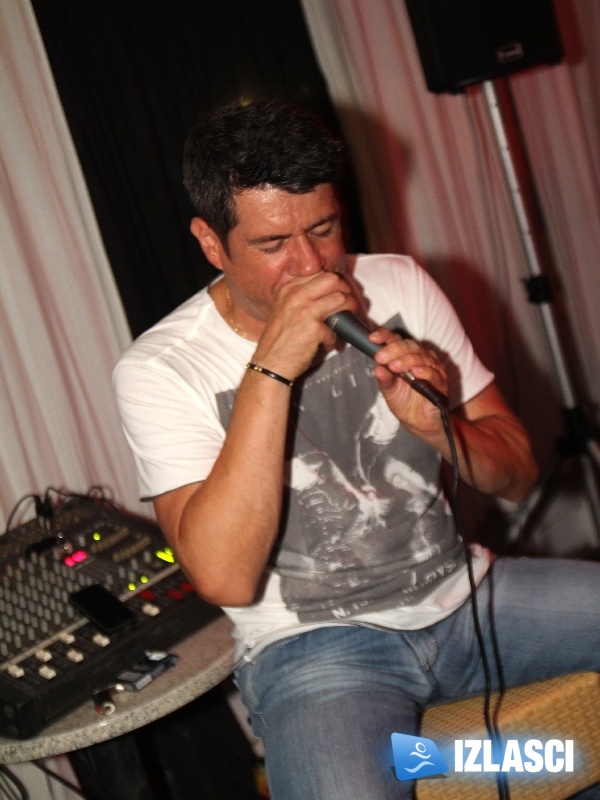 Enzo i Prco bend rasplesali istarski Casanova beach bar