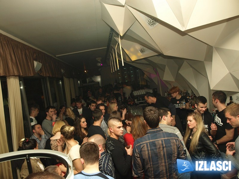 Party u Karolina baru petkom