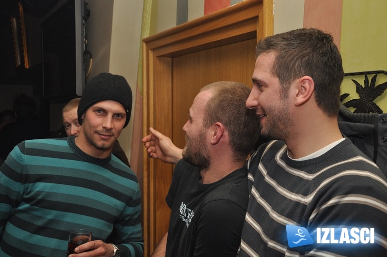 Hot cure povisile temperaturu u Maat baru - Antidote party