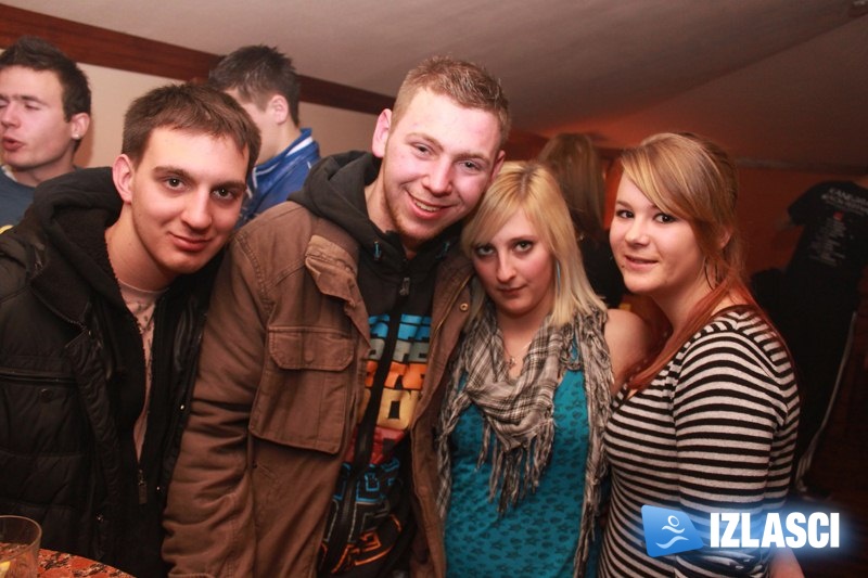 Raspoložena ekipa u Night baru Montana