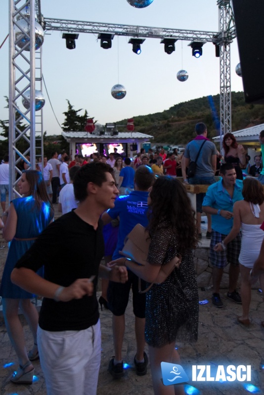 Niki Belucci @ Santos beach bar