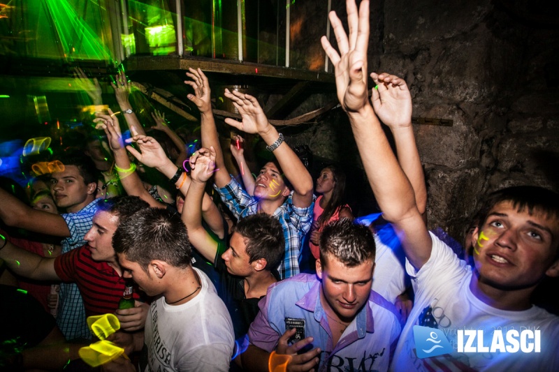 Oduševljenje NEON Partyem u clubu Jungle