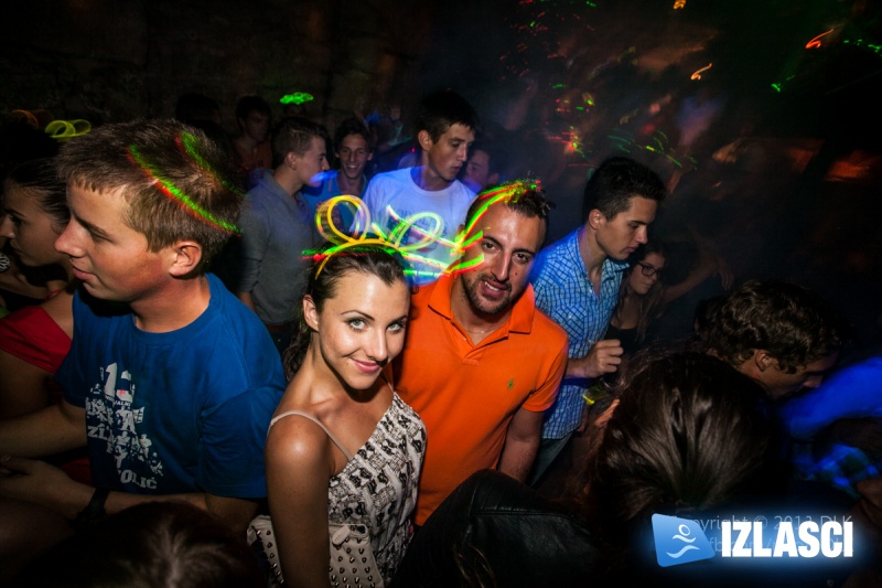 Oduševljenje NEON Partyem u clubu Jungle
