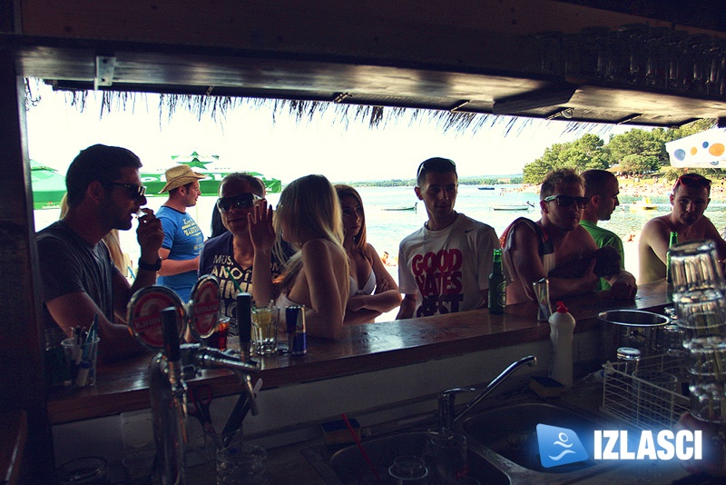 Beach bar Pacino Summer opening