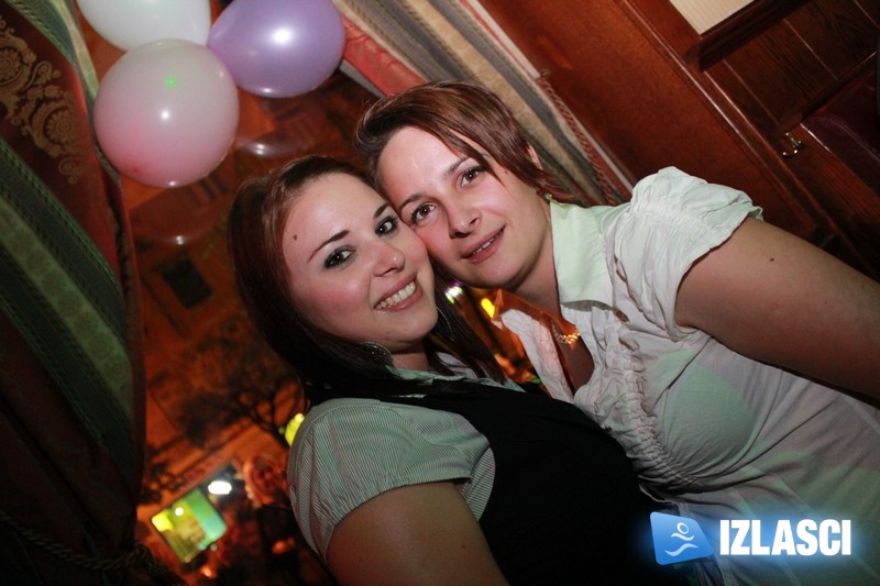 Wanna play? Phanas pub