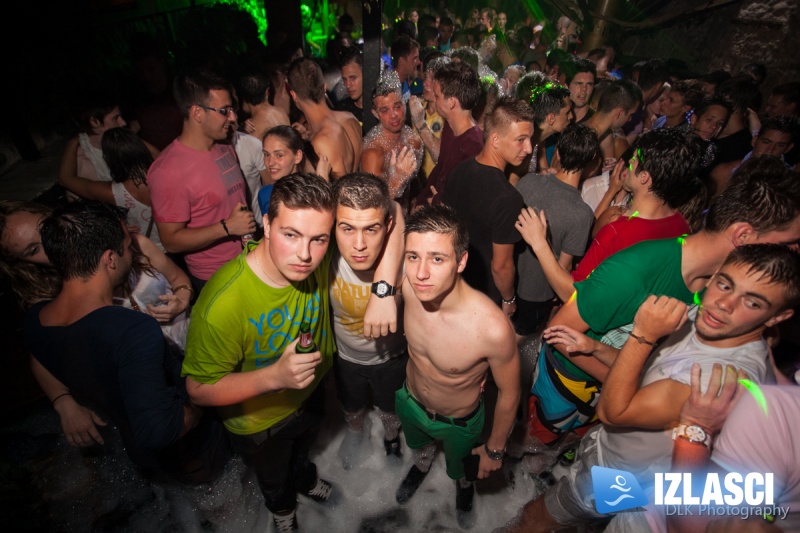 Pjena Party totalni hit na Krku u Clubu JUNGLE