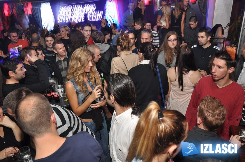 Rasplesana subota u Mystique clubu.