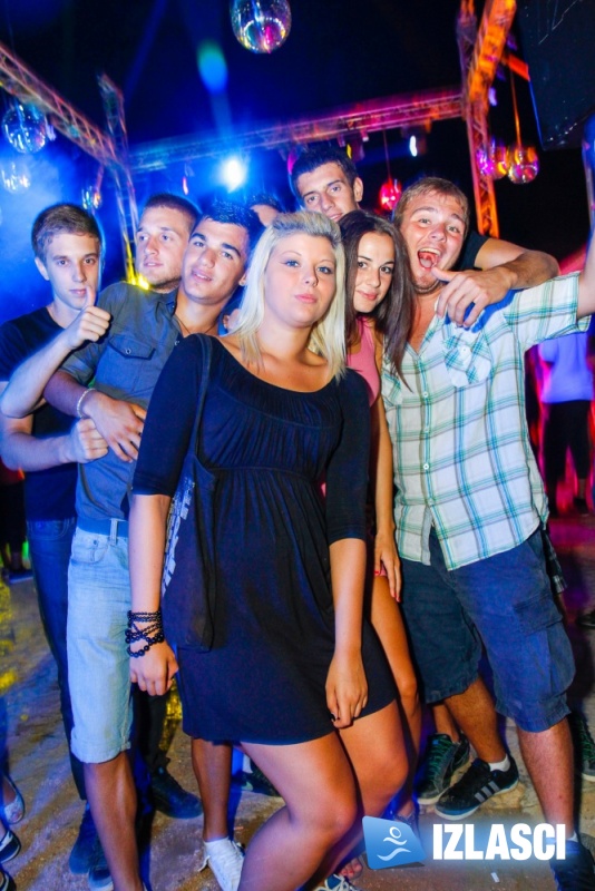 Sam Divine @ Santos beach club