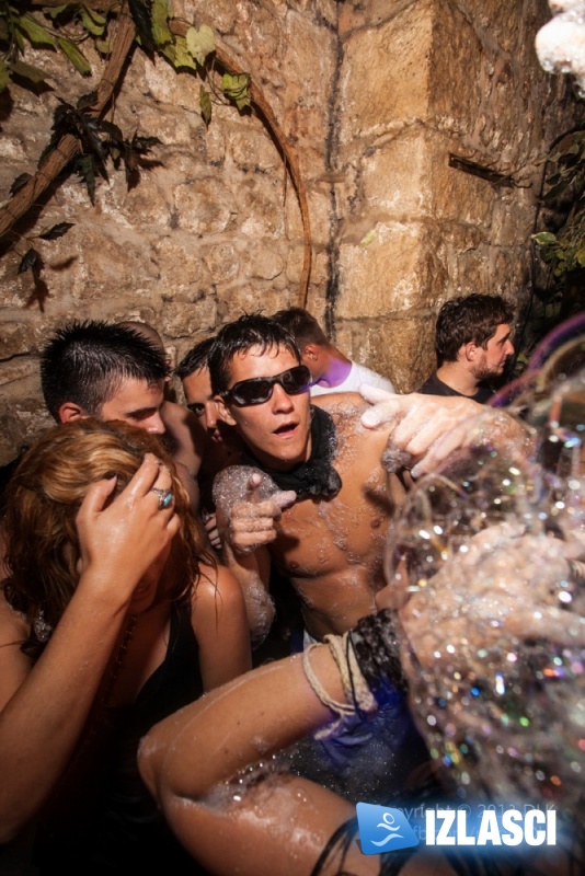 Sexy Foam Party in Jungle