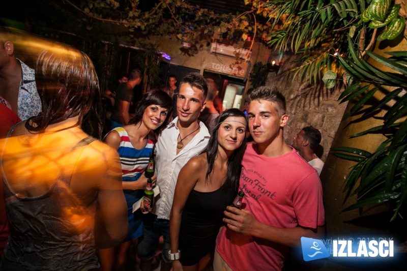 Sexy Foam Party in Jungle