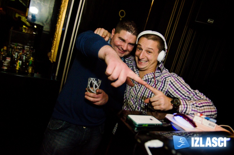 Unatoč kiši u Jackie Brownu je bilo veselo uz DJ Renata