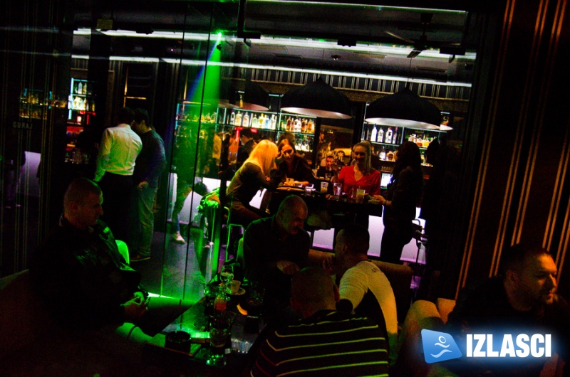 Unatoč kiši u Jackie Brownu je bilo veselo uz DJ Renata