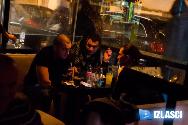 Unatoč kiši u Jackie Brownu je bilo veselo uz DJ Renata