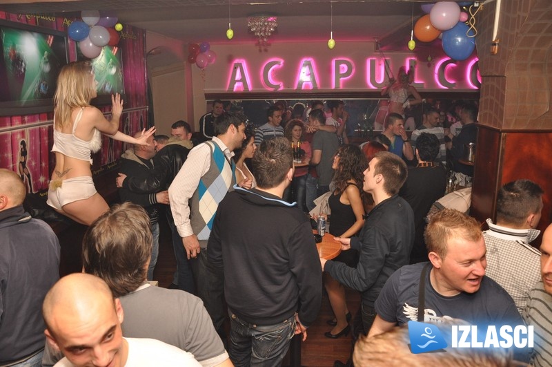 Uskršnji party sexy zečica u Acapulcu