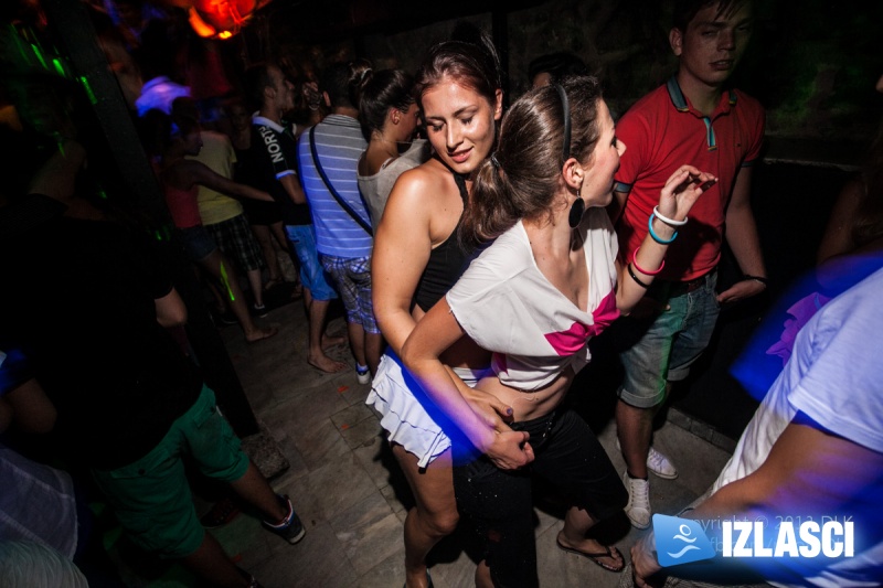 Wet T-Shirt u clubu Jungle 